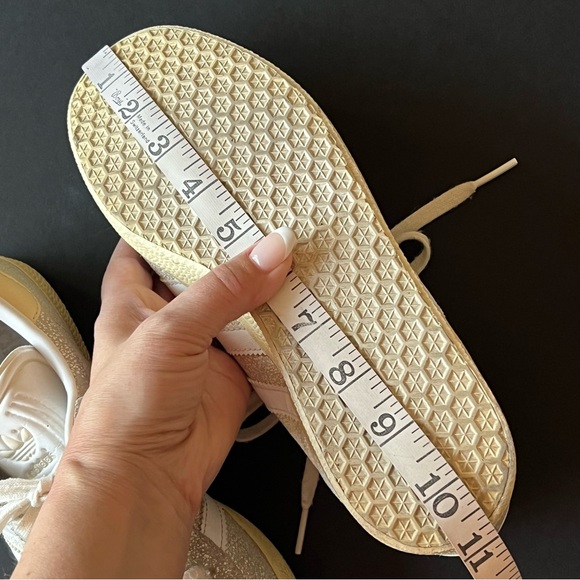 Adidas Gazelle distressed sneakers, cream, lace up size 8 US - Picture 11 of 13